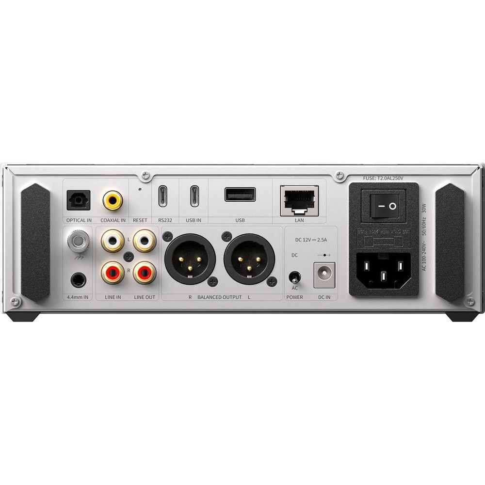 Tylny panel urządzenia audio z połączeniami optycznymi, koncentrycznymi, USB, LAN, XLR, RCA i zasilania.