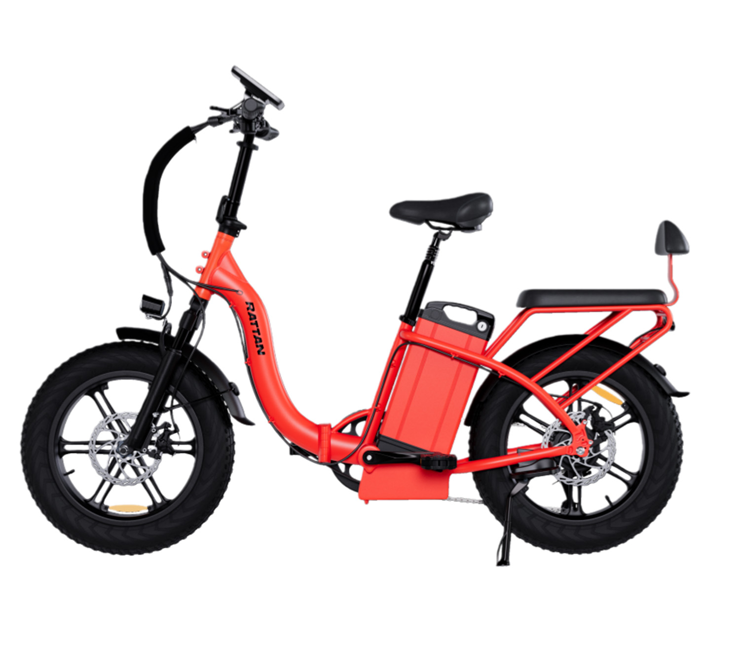 Una bici elettrica Rattan rossa con pneumatici larghi e sella nera è mostrata su sfondo bianco.