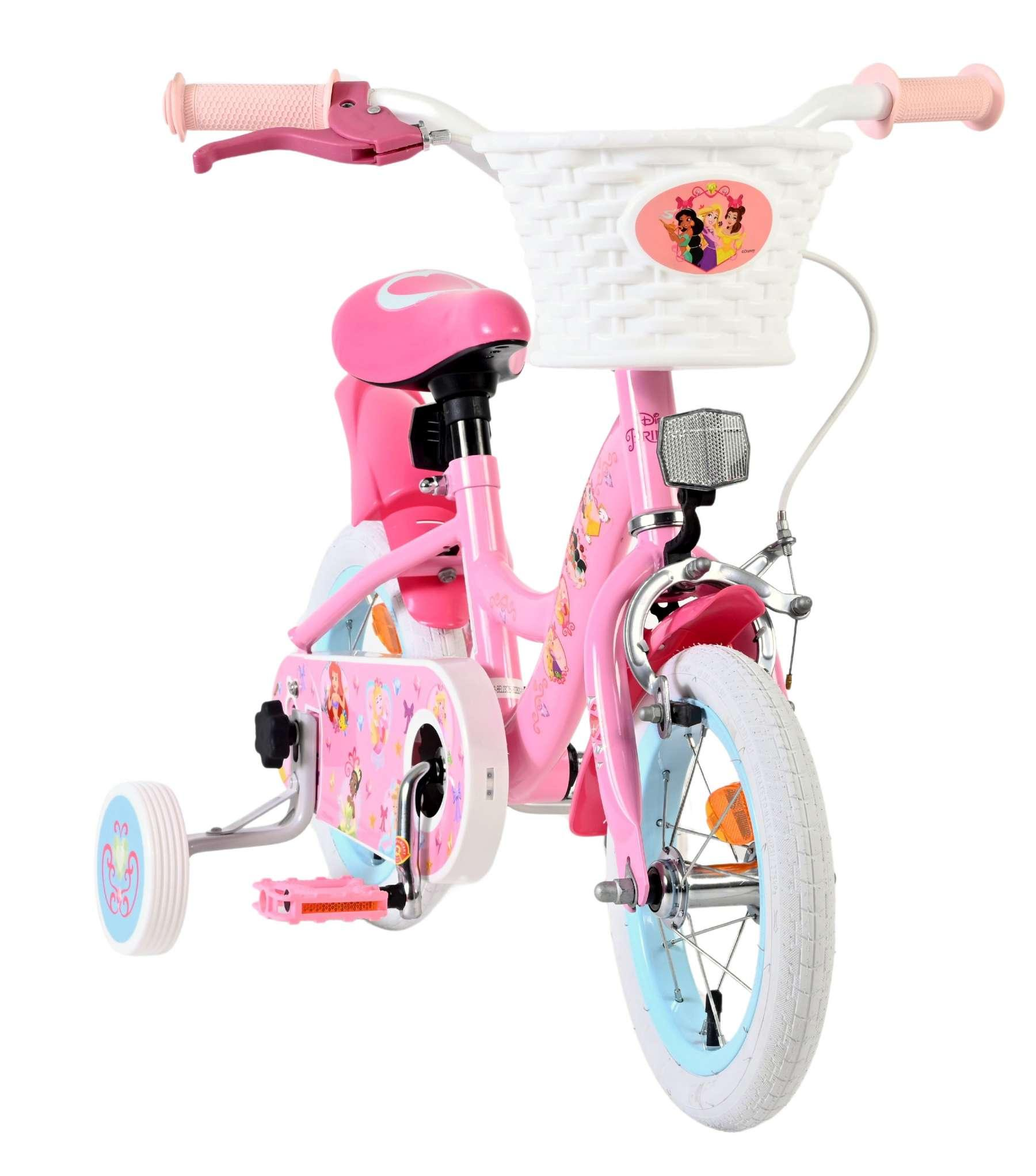 Ein rosa Kinderfahrrad mit Stützrädern, einem weißen Korb und Disney-Prinzessinnen-Aufklebern.