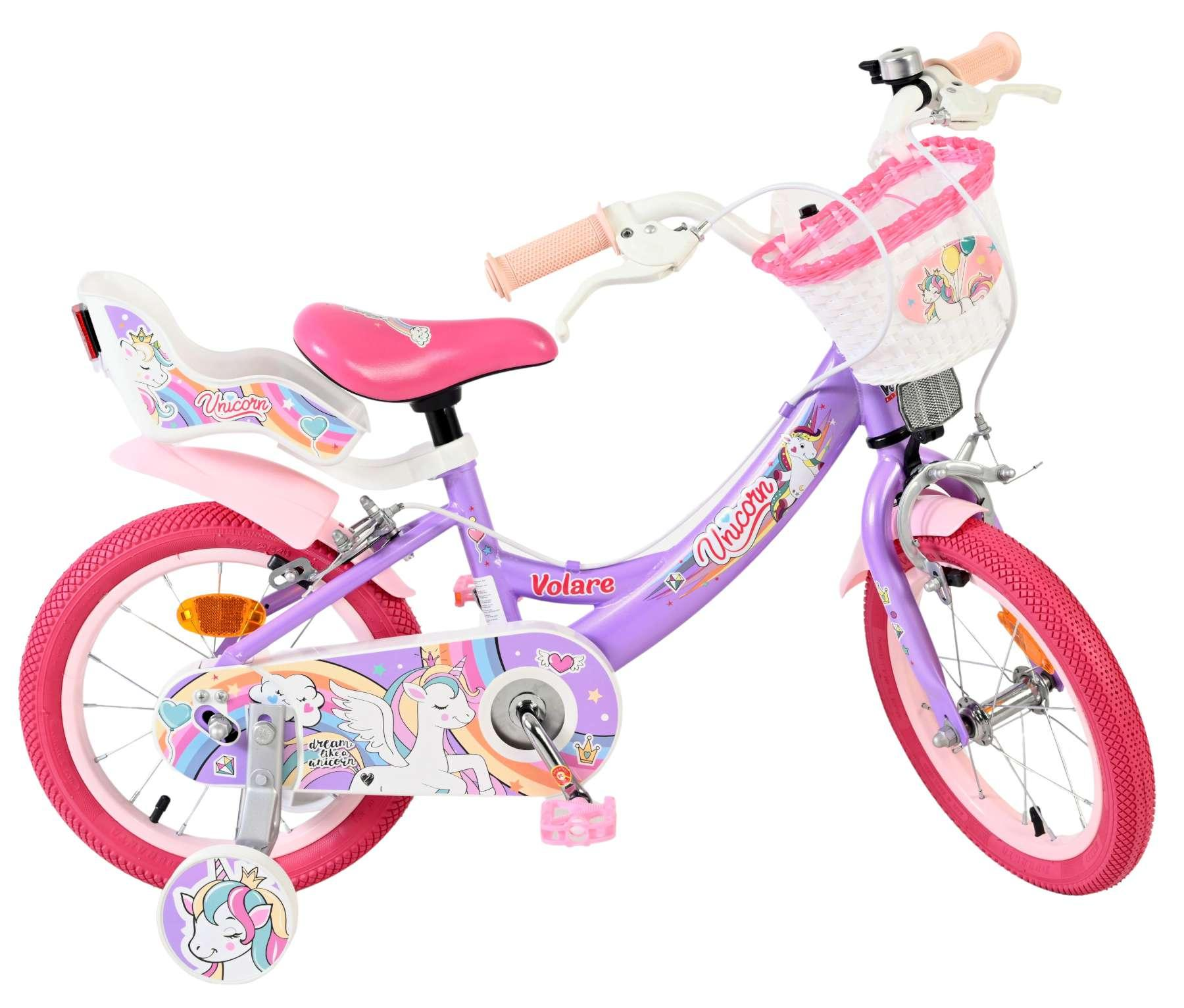 Lila Kinderfahrrad mit rosa Reifen, Einhorn-Motiven und Stützrädern.