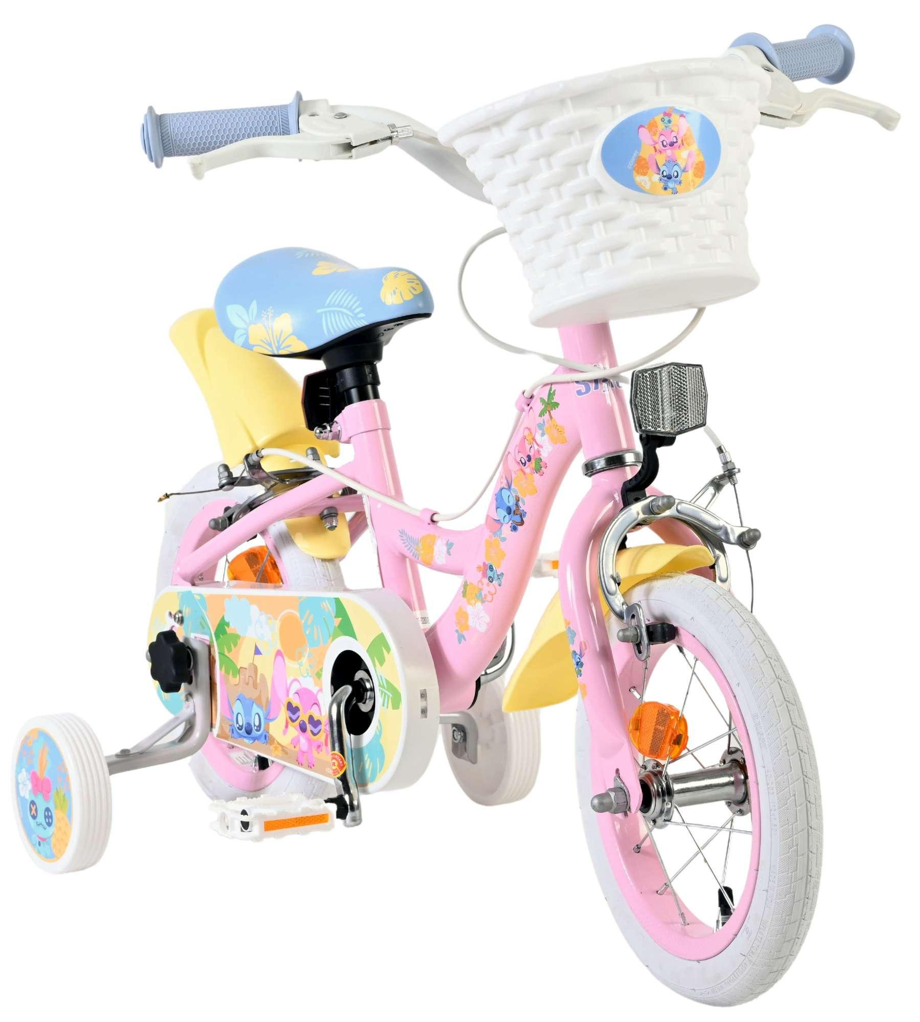 Rosa Fahrrad mit Stützrädern, weißem Korb und Stitch-Figuren.
