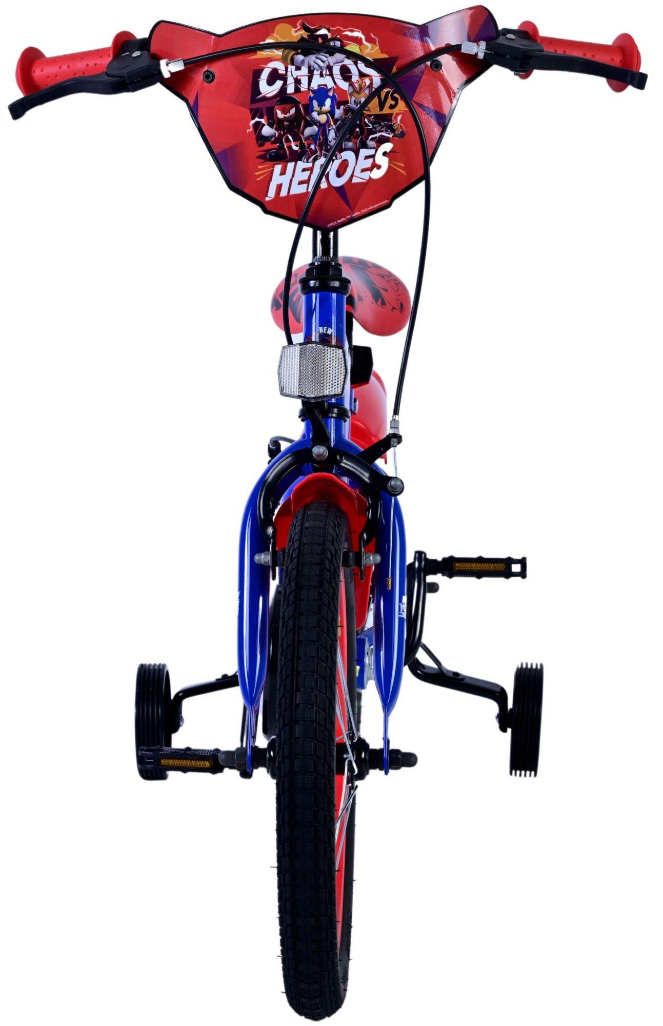 Rot-blaues Kinderfahrrad mit Stützrädern und Chaos VS Heroes Grafik.