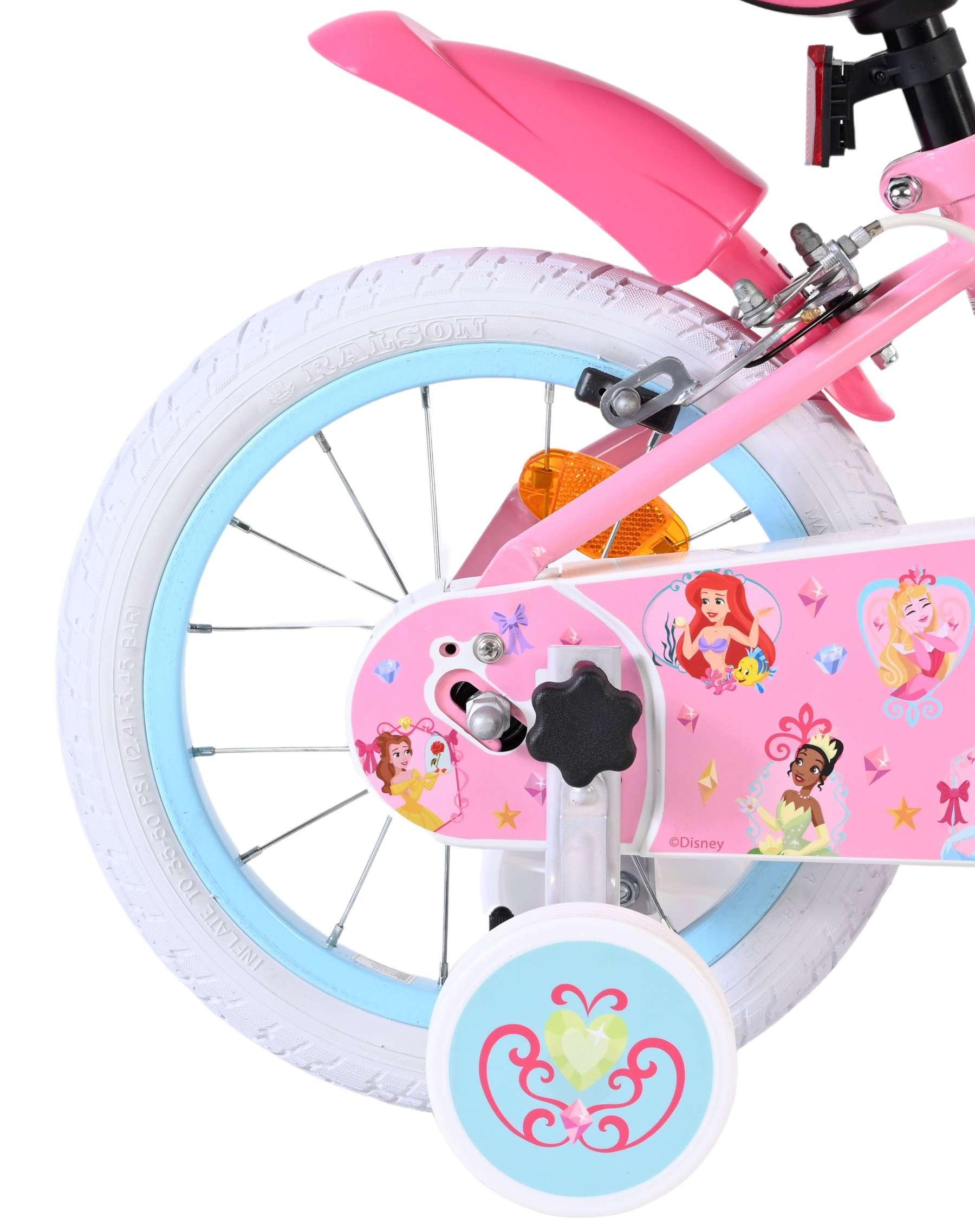 Ein pinkes Kinderfahrrad mit Prinzessinnen-Motiven und Stützrädern.