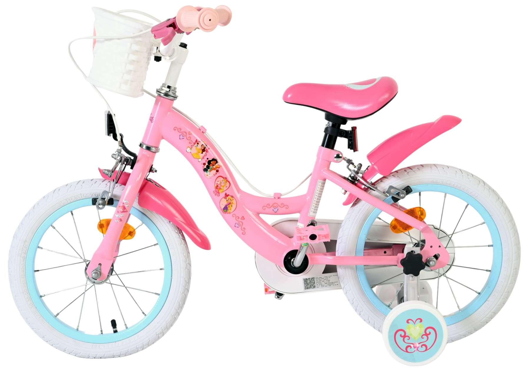 Ein pinkes Kinderfahrrad mit Prinzessinnen-Aufklebern, einem weißen Korb und Stützrädern.