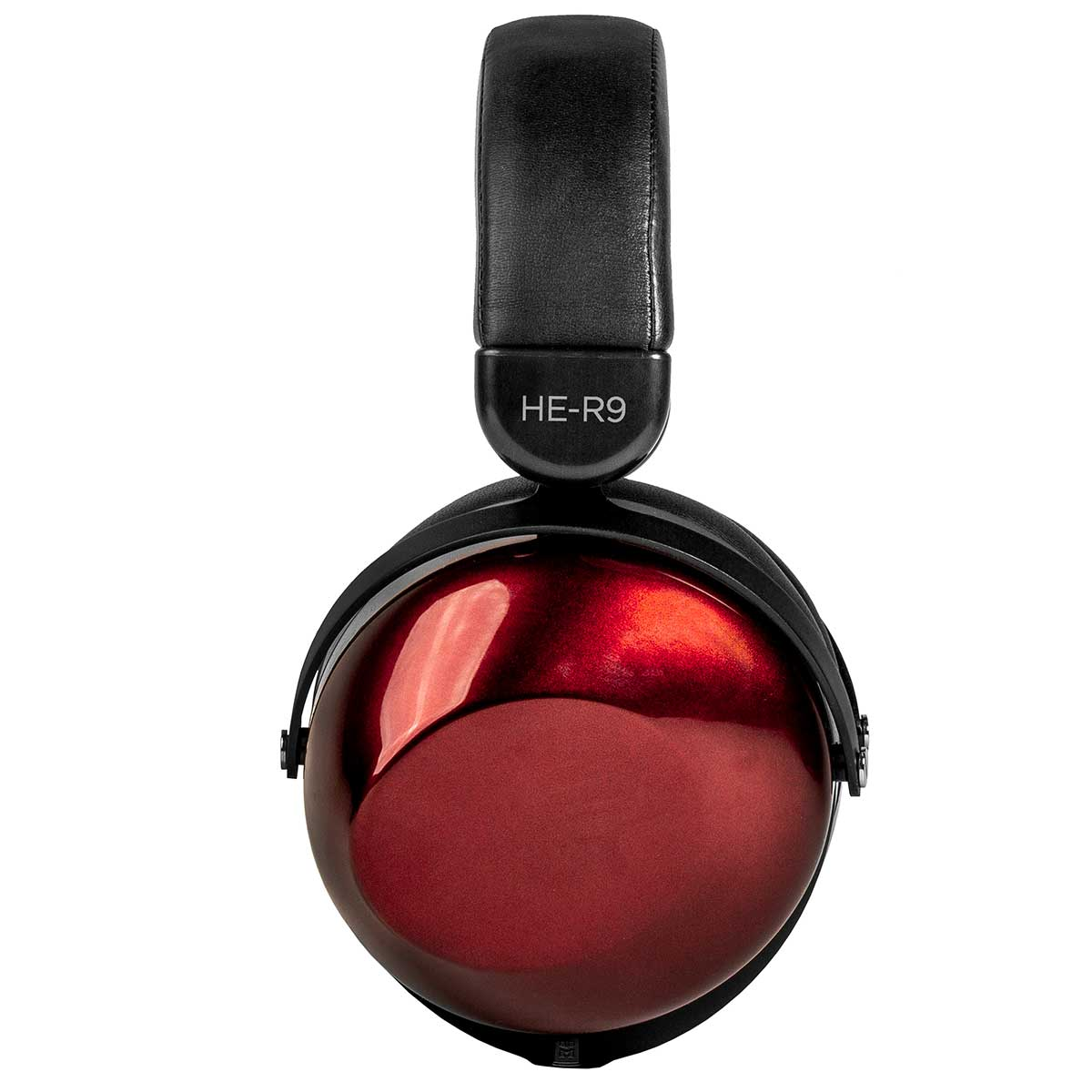 Auriculares rojos circumaurales con diadema negra y etiqueta HE-R9.