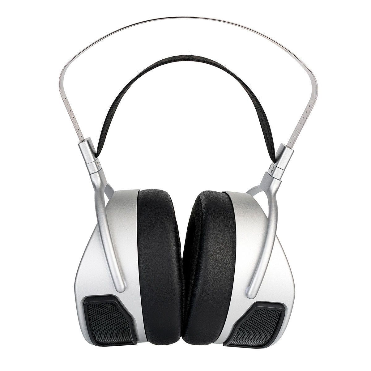 Auriculares plateados con almohadillas negras y diadema plateada.