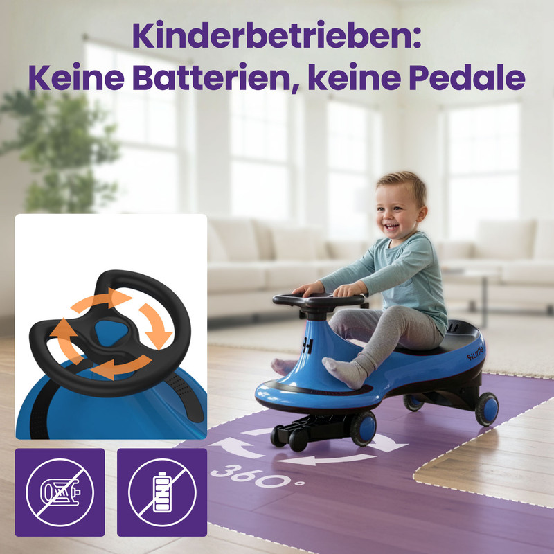 Ein Kleinkind fährt ein blaues Wiggle-Auto in einem Wohnzimmer. Links ist ein Nahaufnahme des Lenkrads.