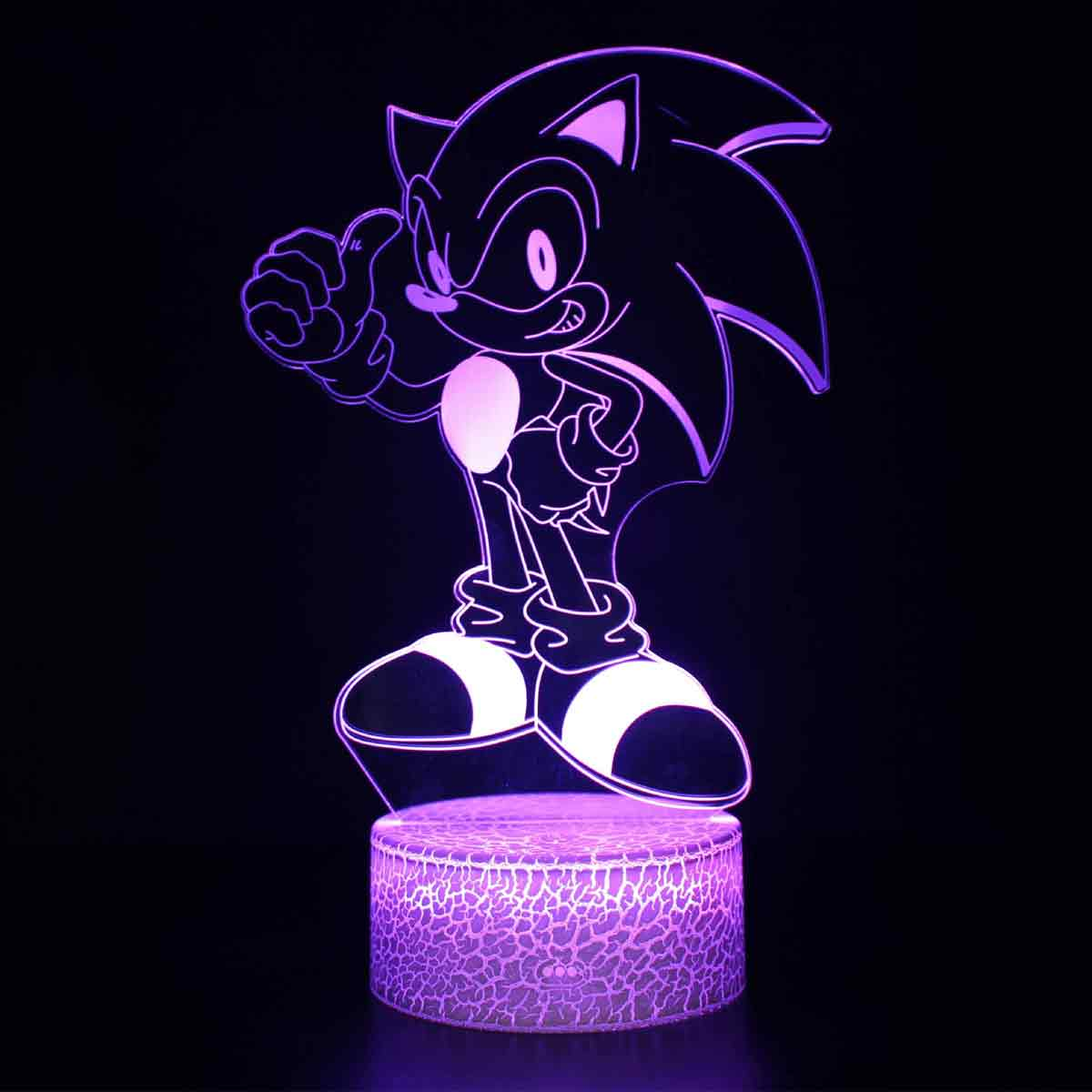 Eine lila leuchtende Sonic-Figur auf einem gemusterten Sockel.