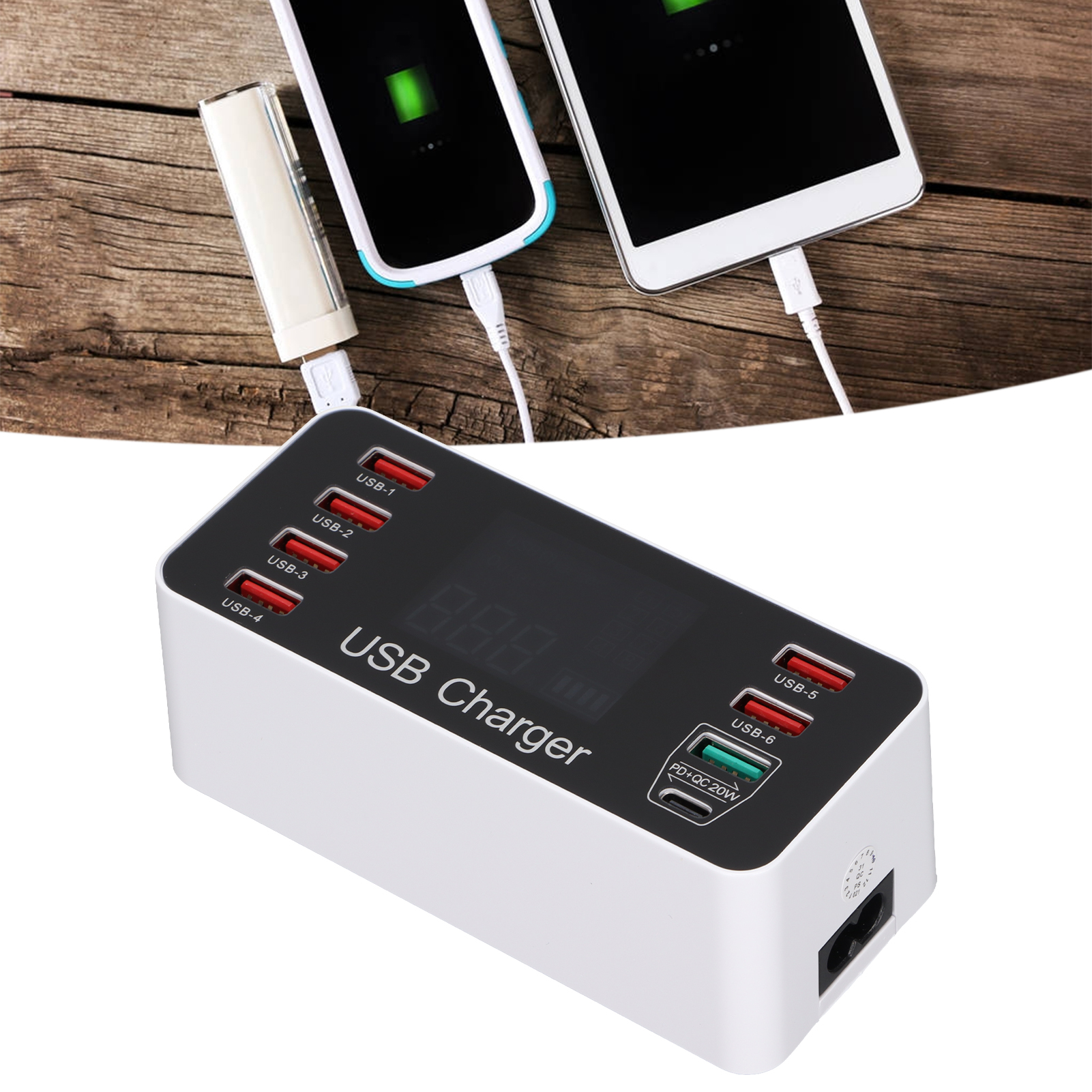 Ein weißes USB-Ladegerät mit 6 Anschlüssen und zwei angeschlossenen Smartphones auf einem Holztisch.