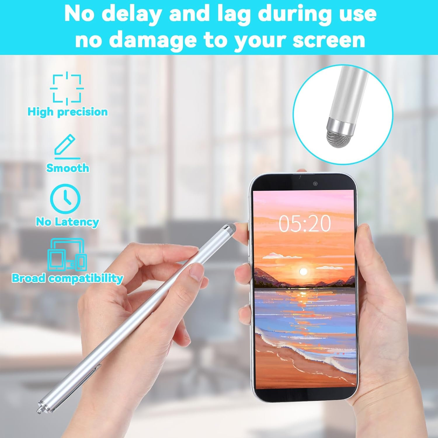 Silberner Stylus, der von einer Hand gehalten wird und auf einem Smartphone mit Sonnenuntergangshintergrund tippt.