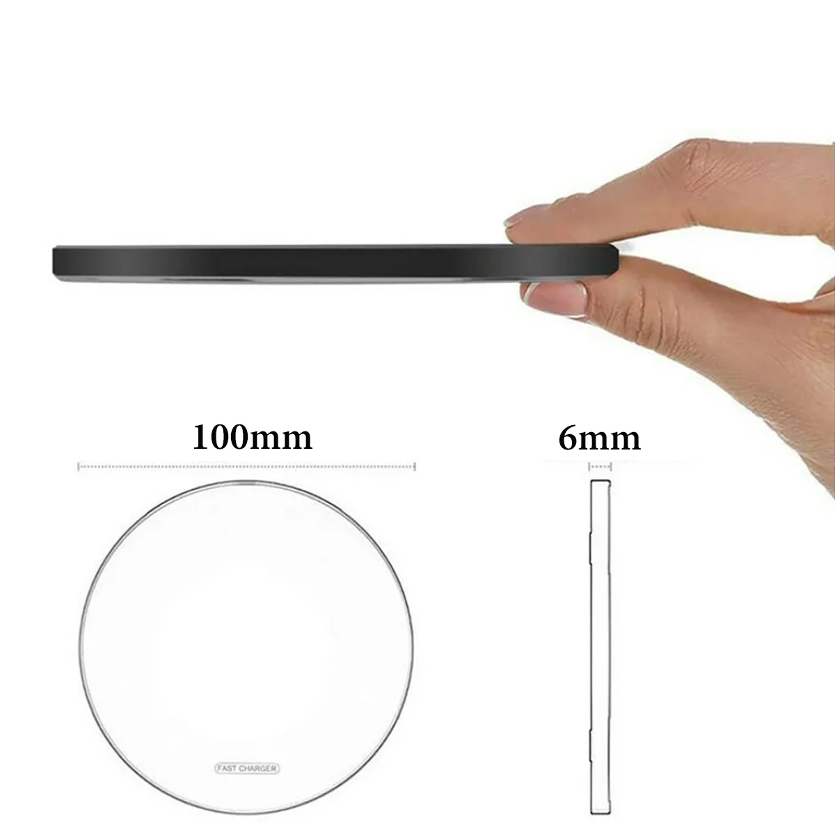 Schwarzes, rundes Ladegerät, 100mm Durchmesser, 6mm dick, wird von Fingern gehalten.
