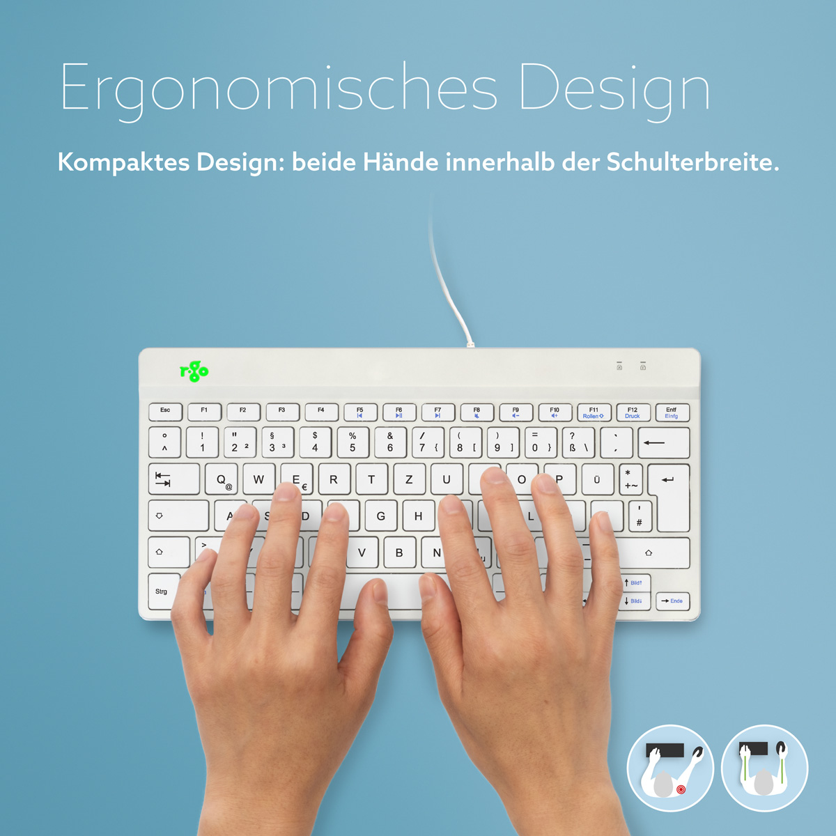 Hände tippen auf einer weißen Tastatur mit ergonomischem Design auf blauem Hintergrund.