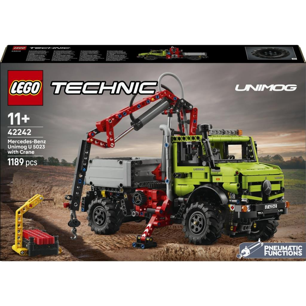 LEGO Technic Mercedes-Benz Unimog vinçli, yeşil ve kırmızı, çakılda.
