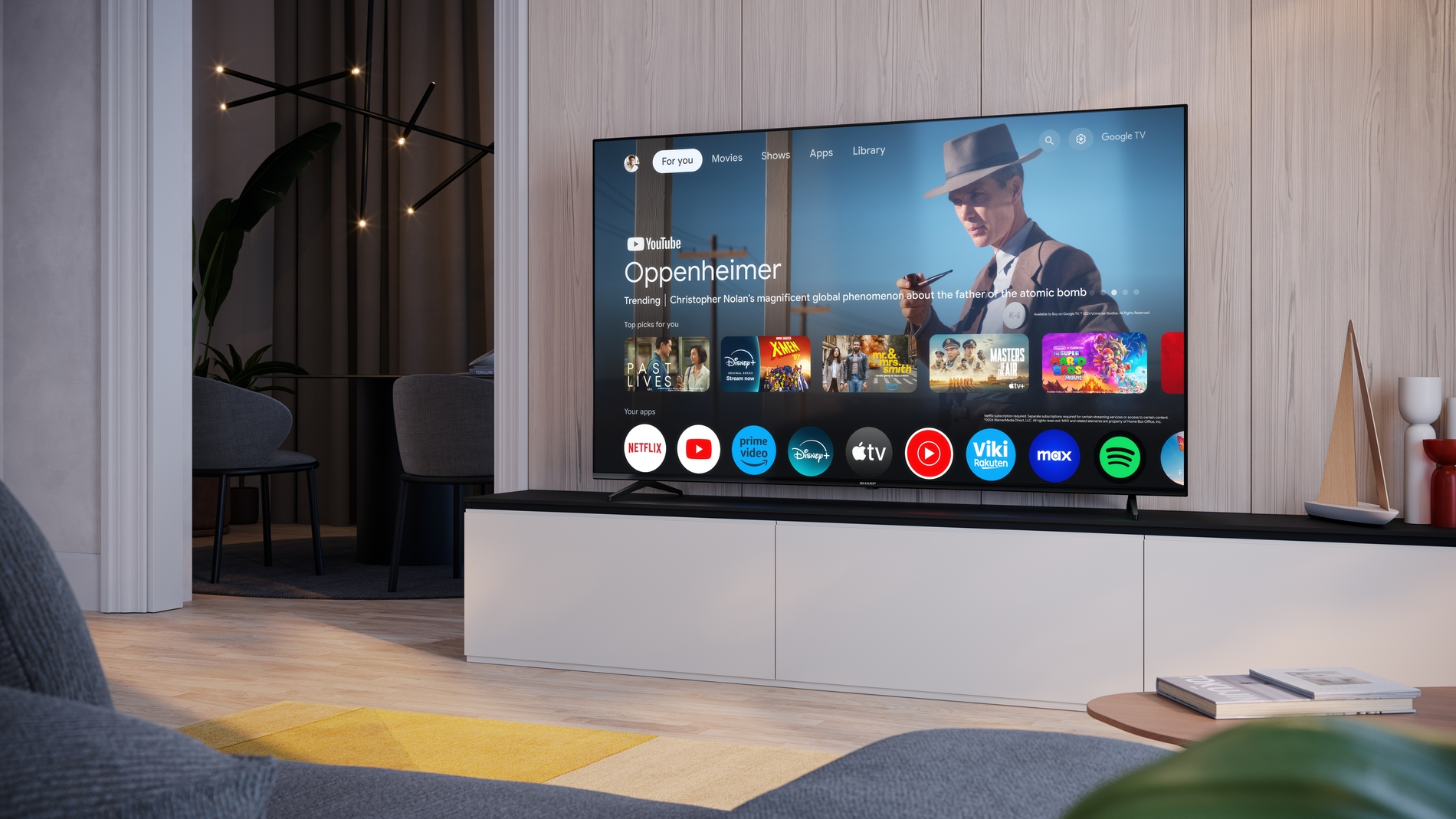 Un televisore moderno con interfaccia Google TV, che mostra il film Oppenheimer.