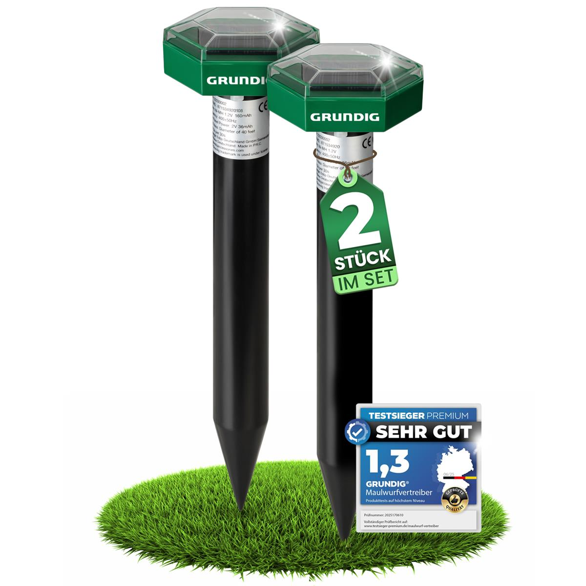 Zwei schwarze Maulwurfvertreiber mit grünen Solaraufsätzen auf Gras.