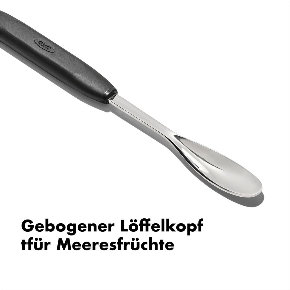 Ein schwarzer Griff und ein silberner Löffelkopf für Meeresfrüchte.