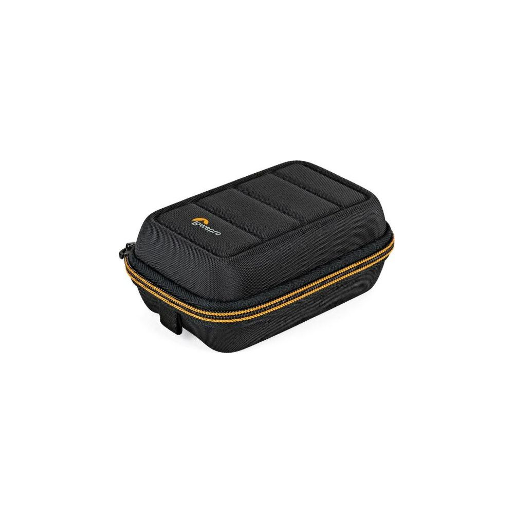 Eine schwarze Lowepro-Tasche mit orangefarbenem Reißverschluss auf weißem Hintergrund.