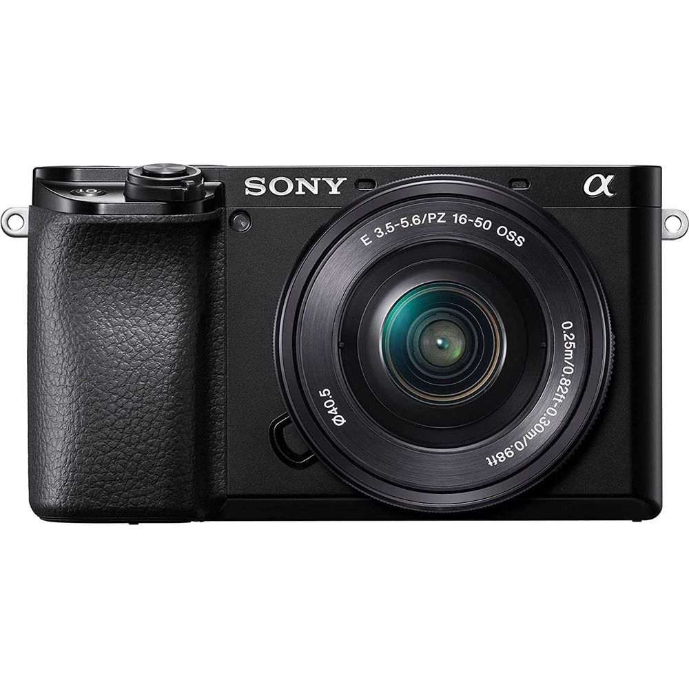 Schwarze Sony Alpha Kamera mit Objektiv, Schriftzug und Alpha-Symbol.