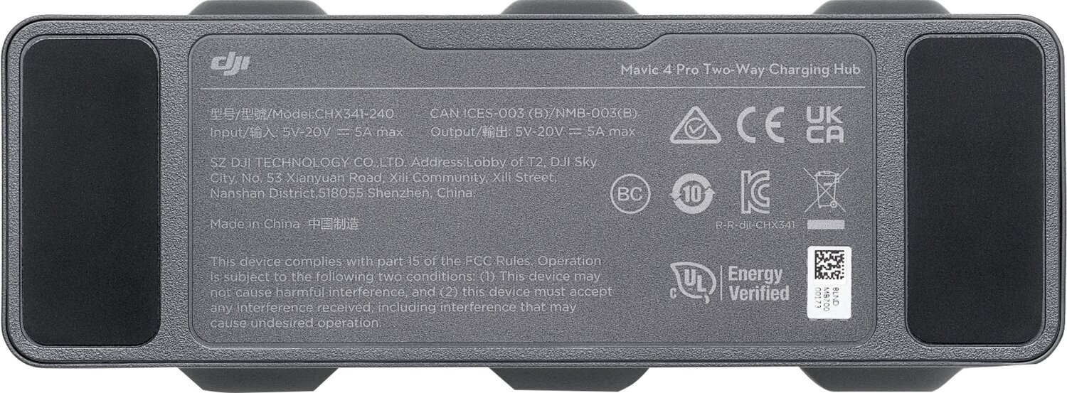Hub di ricarica bidirezionale DJI Mavic 4 Pro grigio con etichette e loghi.