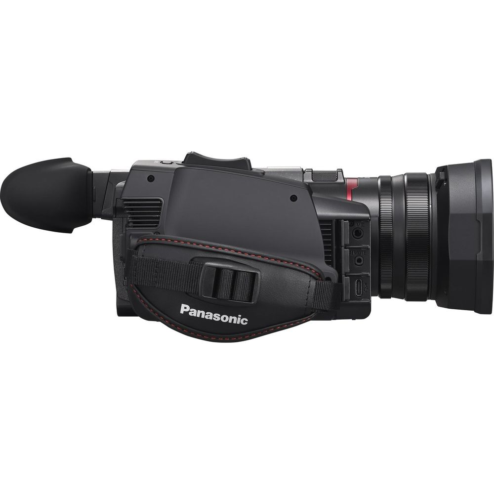 Schwarze Panasonic-Kamera mit Objektiv und Sucher.