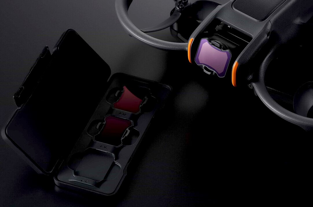 Set di filtri per droni con filtri viola e rossi su sfondo nero.