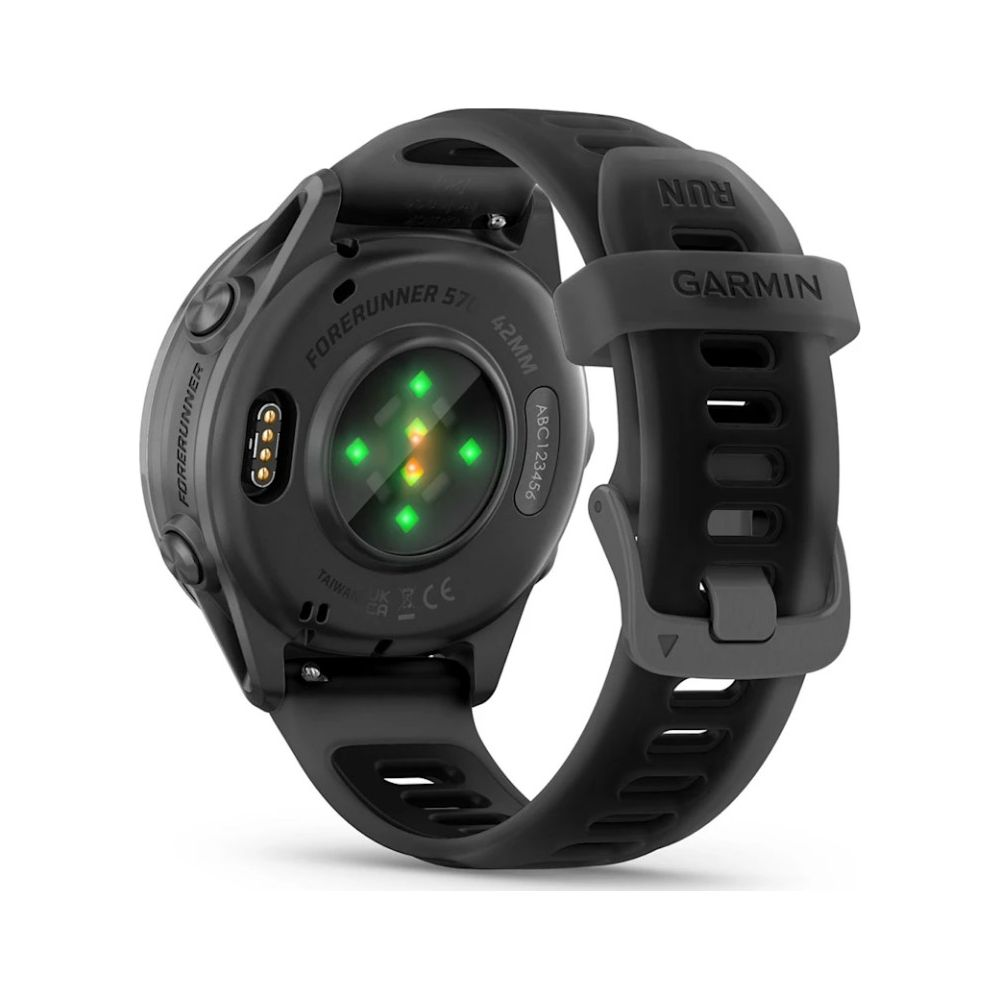 Reloj inteligente Garmin Forerunner 57 negro con sensor de ritmo cardíaco y correa negra.