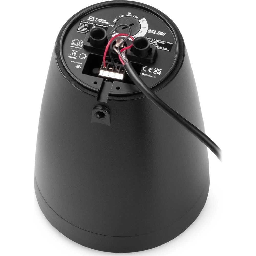 Altavoz negro con cables y conexiones visibles en la parte superior.