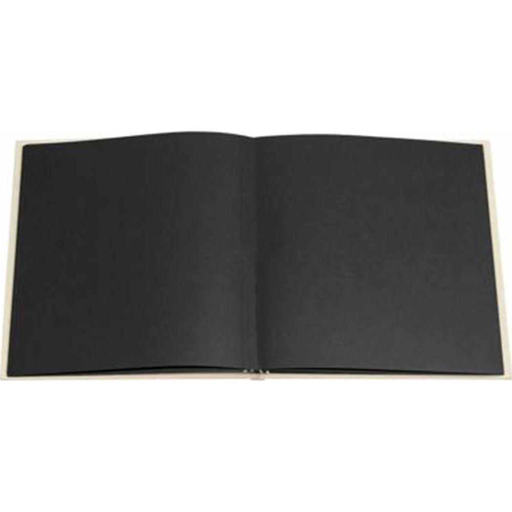Un libro abierto con páginas negras y cubierta color crema.
