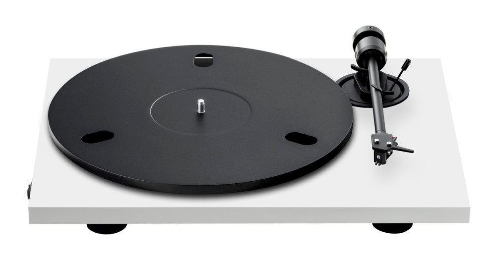 A white turntable with a black platter and tonearm.