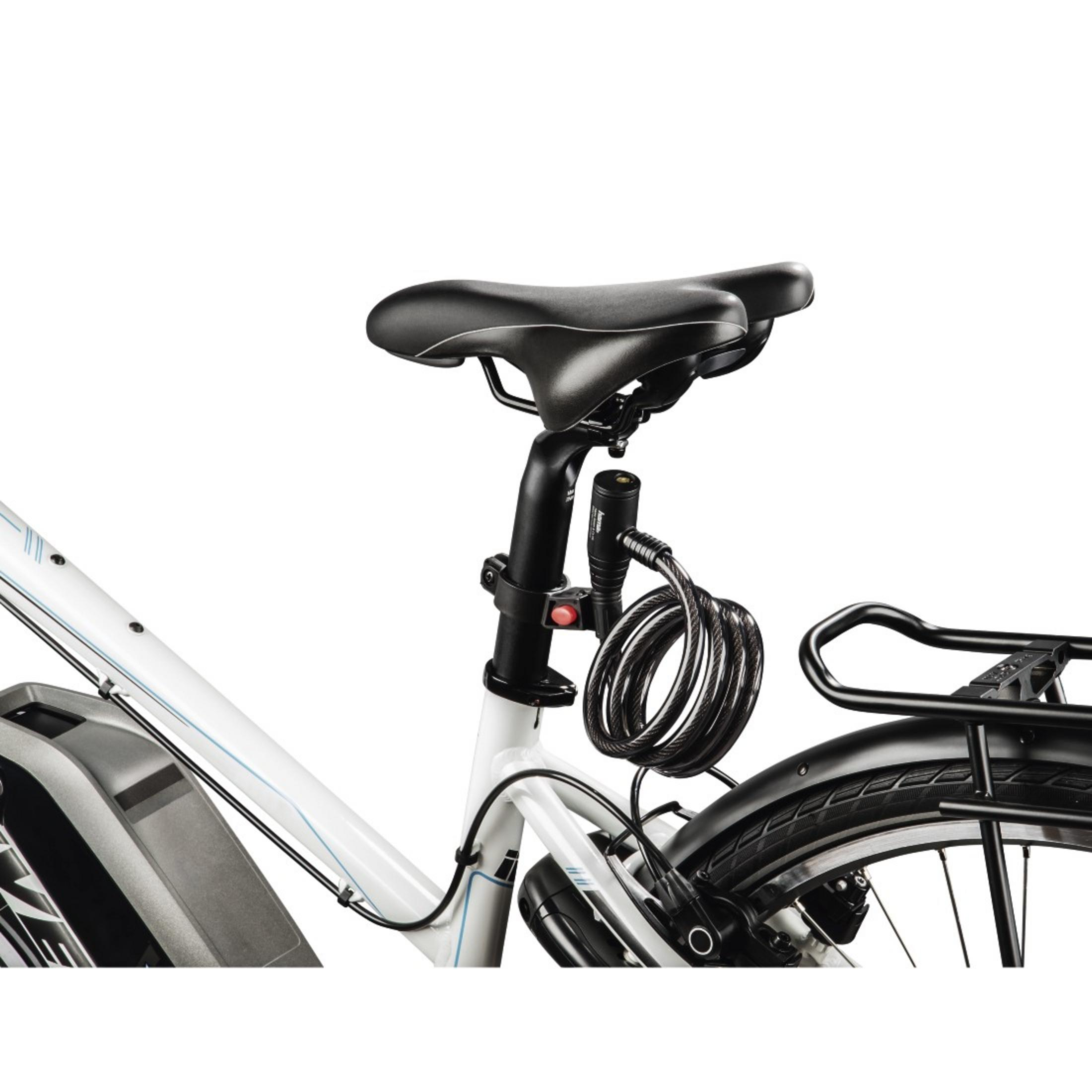 Primo piano del telaio bianco della bicicletta con sella nera e lucchetto a cavo.