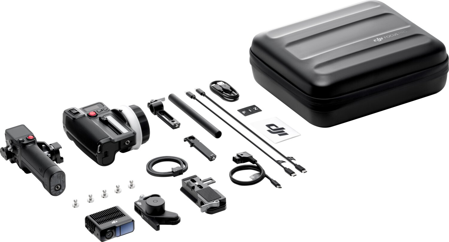 Schwarzes DJI Focus Pro Kit mit Koffer, Kamera, Controller, Kabeln und Zubehör.