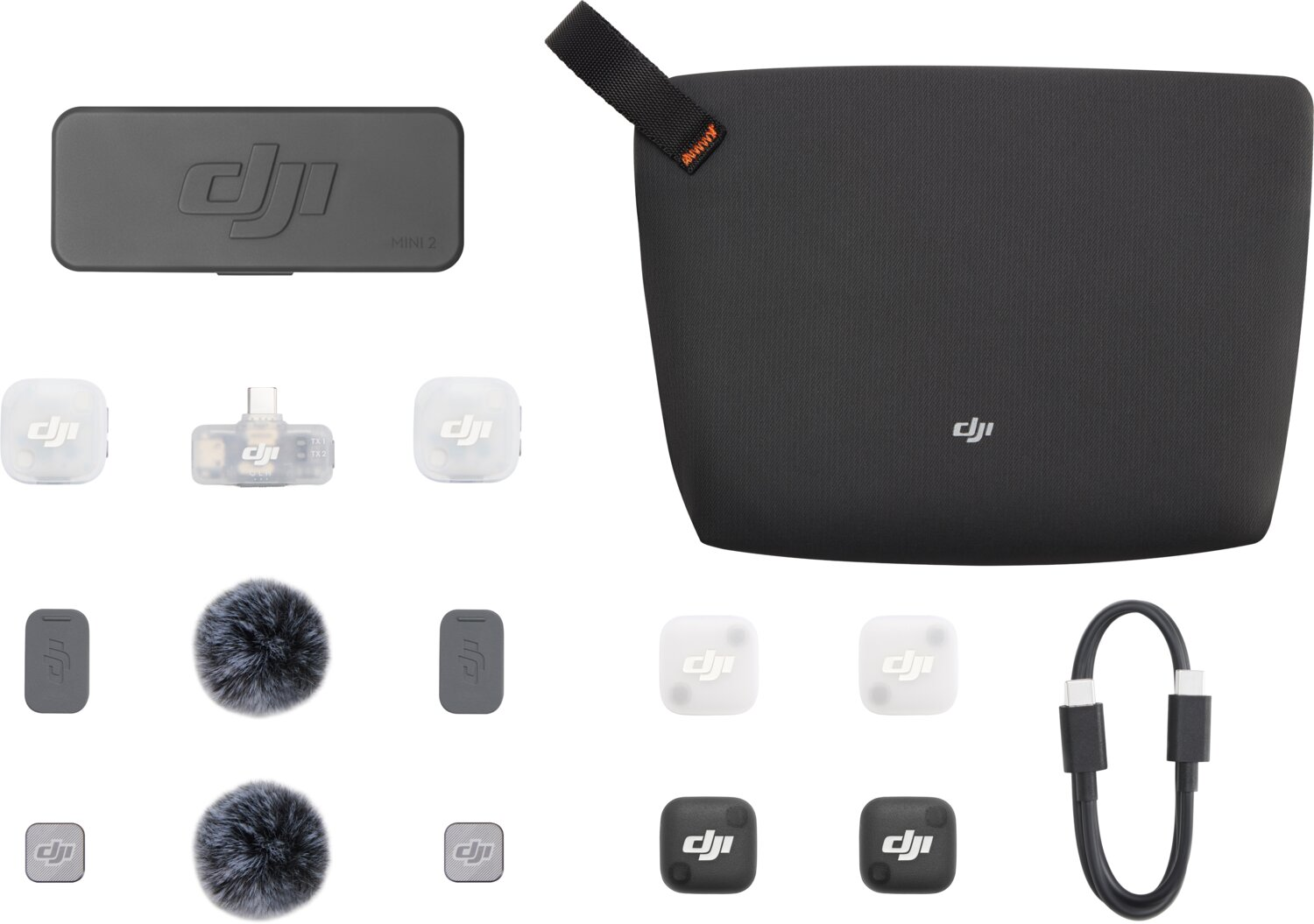DJI Mini 2 aksesuarları: kılıf, vericiler, mikrofon rüzgarlıkları, kablo ve fazlası.