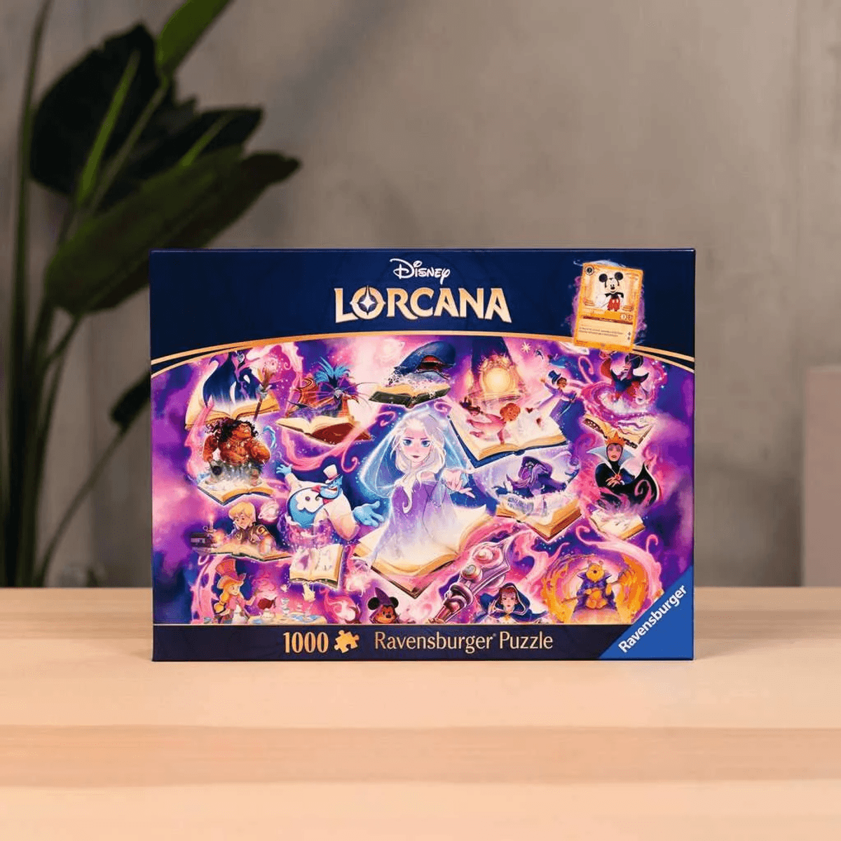 Caja de puzzle Disney Lorcana Ravensburger de 1000 piezas con varios personajes de Disney en libros abiertos.