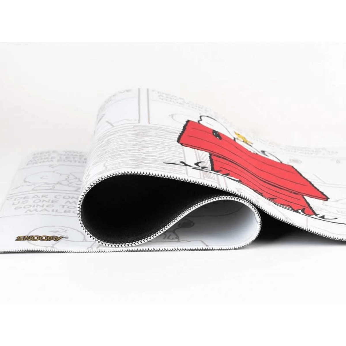 Alfombrilla de ratón enrollada con estampado de cómic de Snoopy.