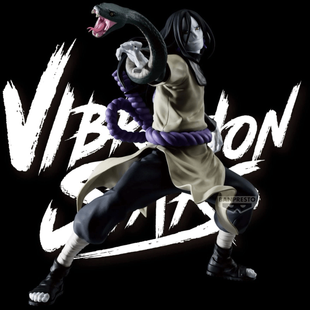 Figura de Orochimaru con serpiente atacando sobre fondo negro.