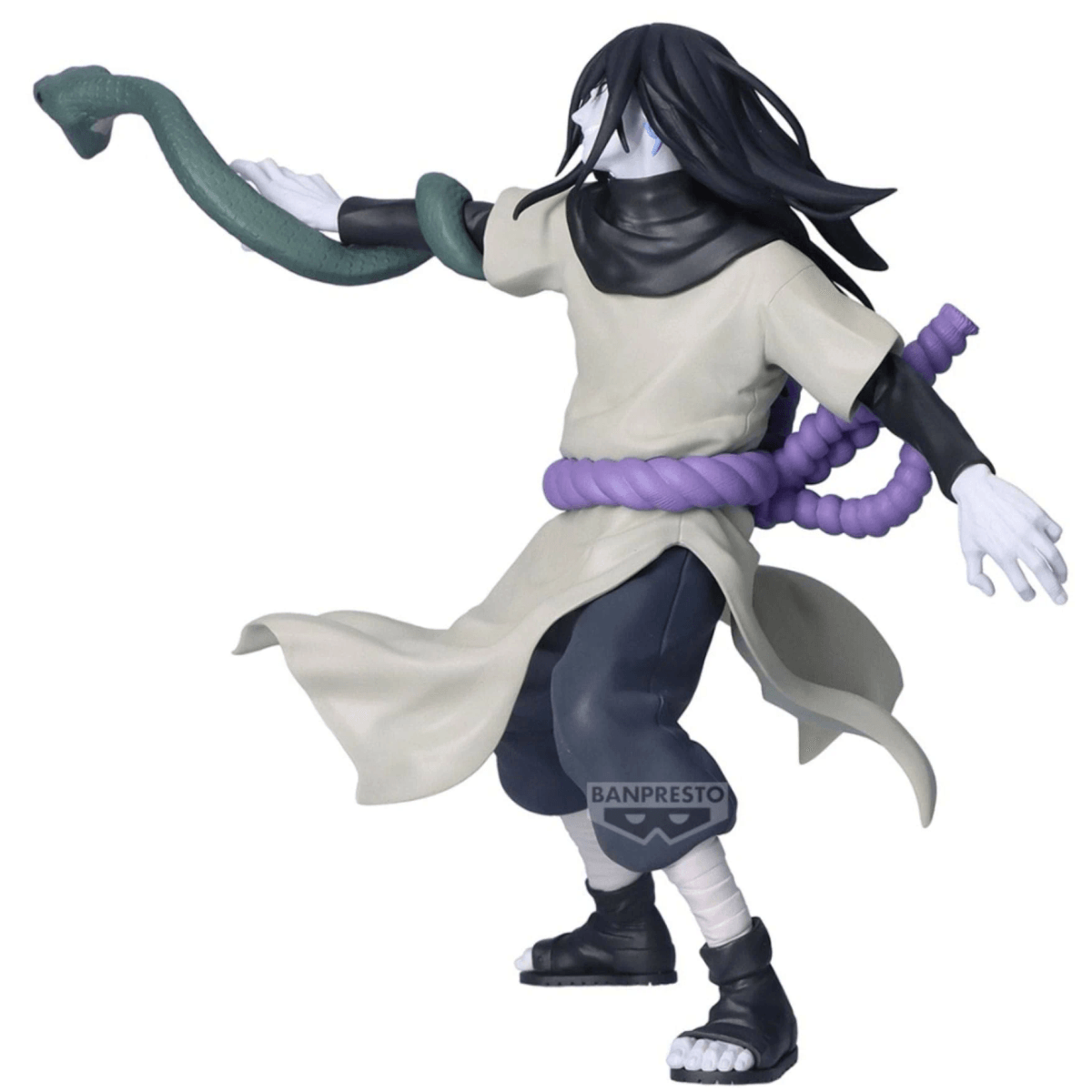 Figura de un hombre con pelo largo y negro sosteniendo una serpiente y una cuerda morada.
