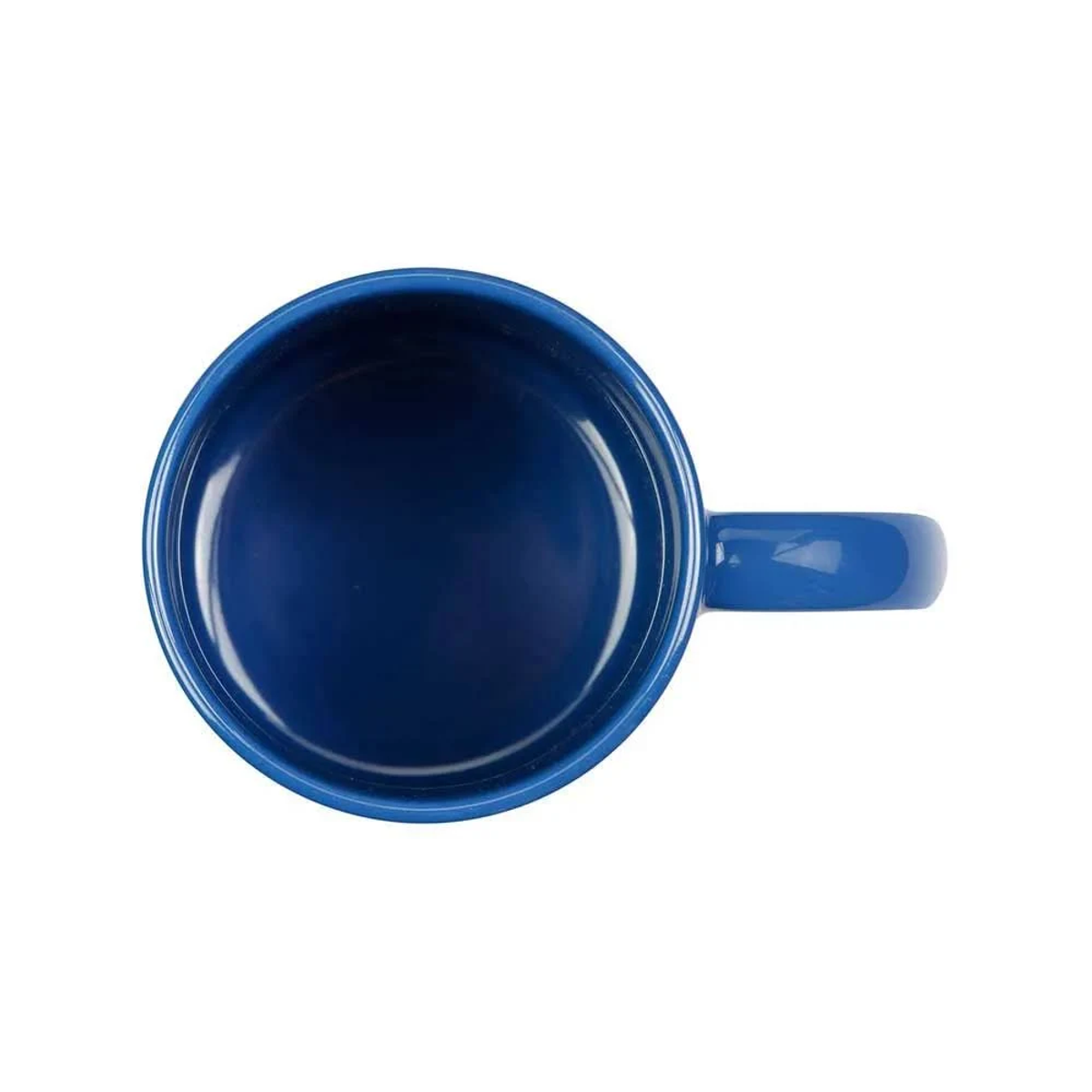 Una taza azul con asa, vista desde arriba sobre fondo blanco.