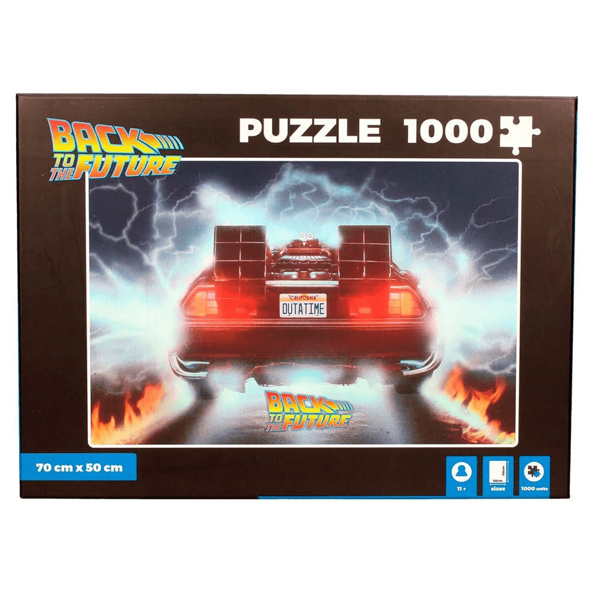 El DeLorean de Regreso al Futuro con matrícula "OUTATIME" entre rayos y fuego.