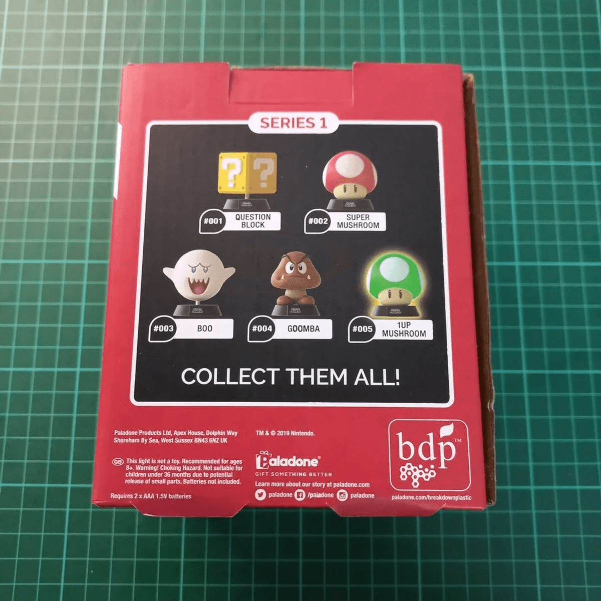 Empaque Serie 1 mostrando personajes de Mario: Bloque de Interrogación, Champiñón, Boo, Goomba, 1UP.