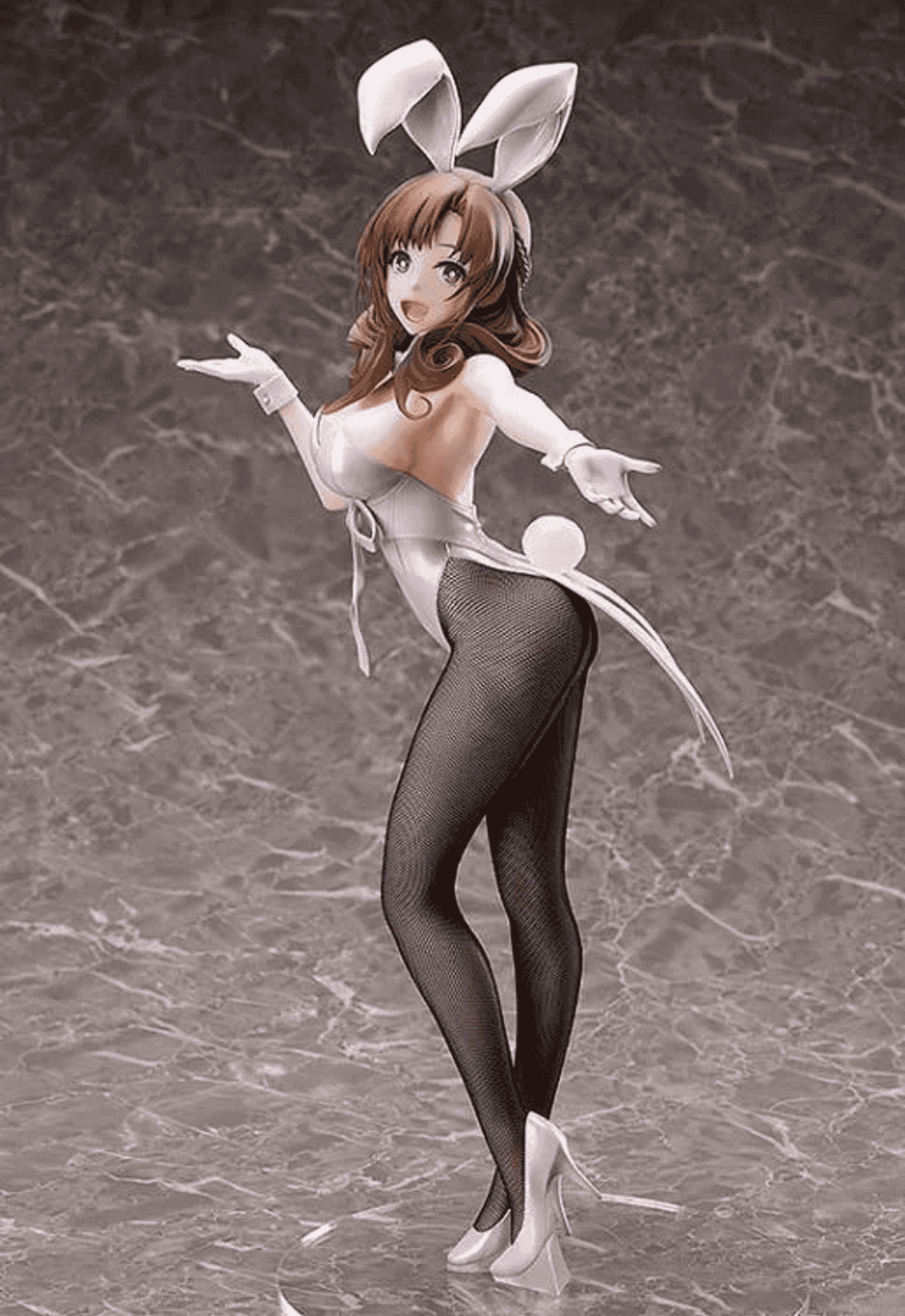 Figura de anime con traje de conejita blanco, medias de red y tacones altos.