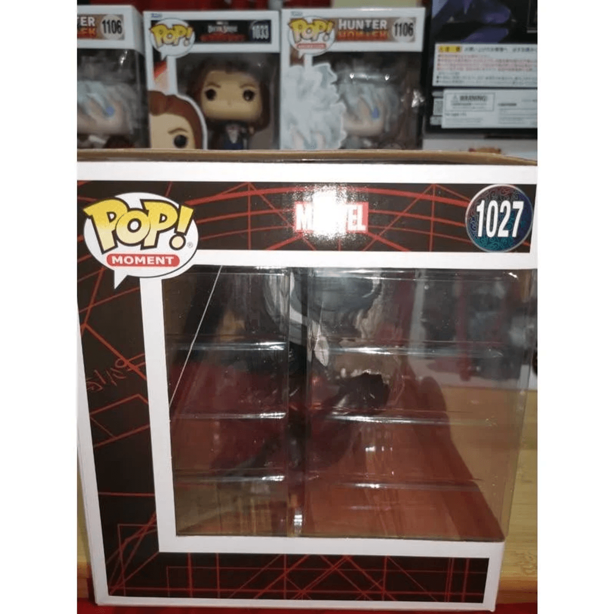 Funko Pop! Marvel Moment Box mit Spinnennetz-Design und Nummer 1027.