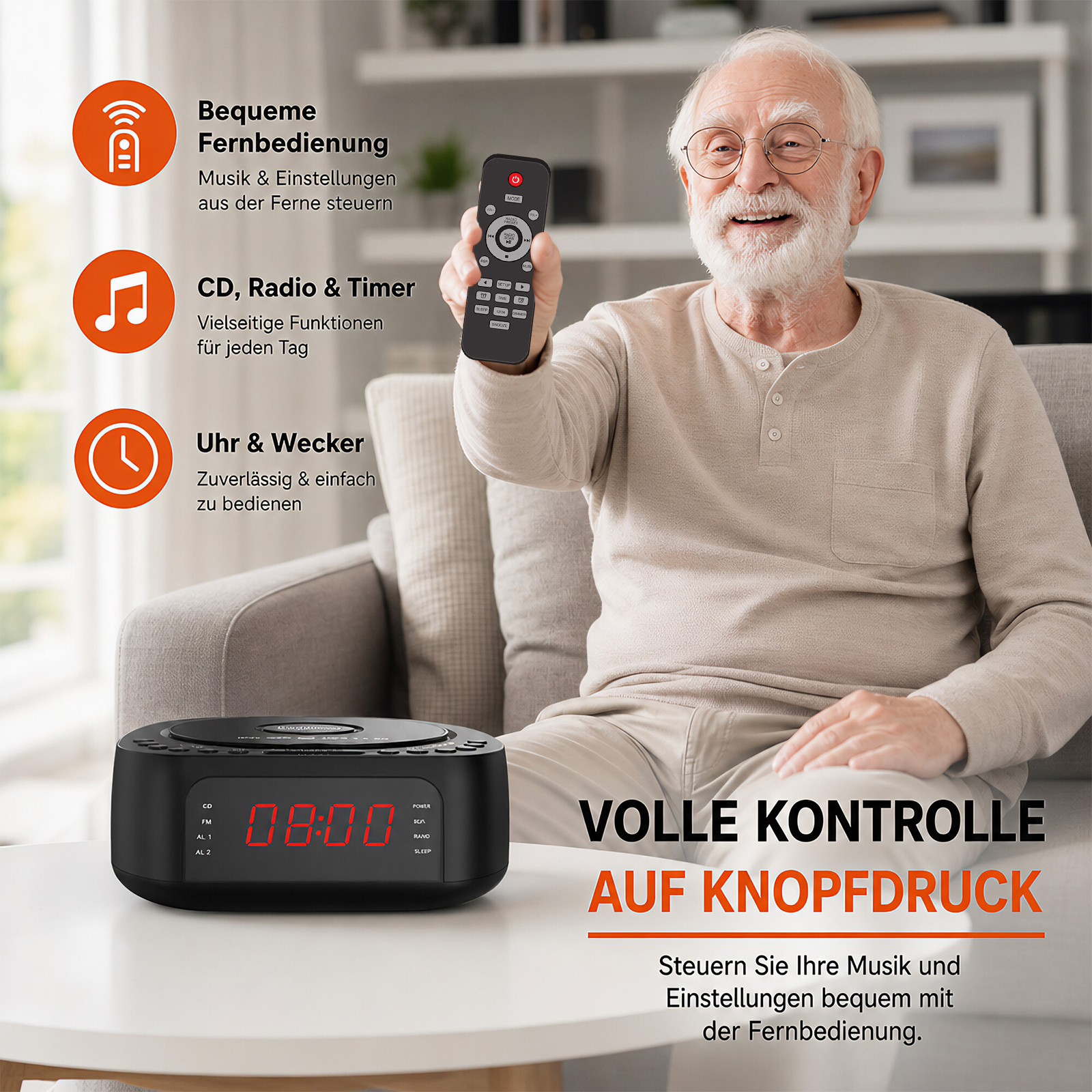 Älterer Mann mit Fernbedienung und CD-Player-Radio, das 08:00 anzeigt.