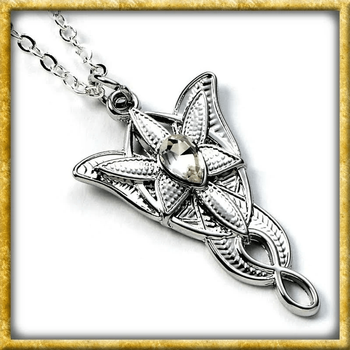 Collar de plata con colgante en forma de estrella y cristal central.