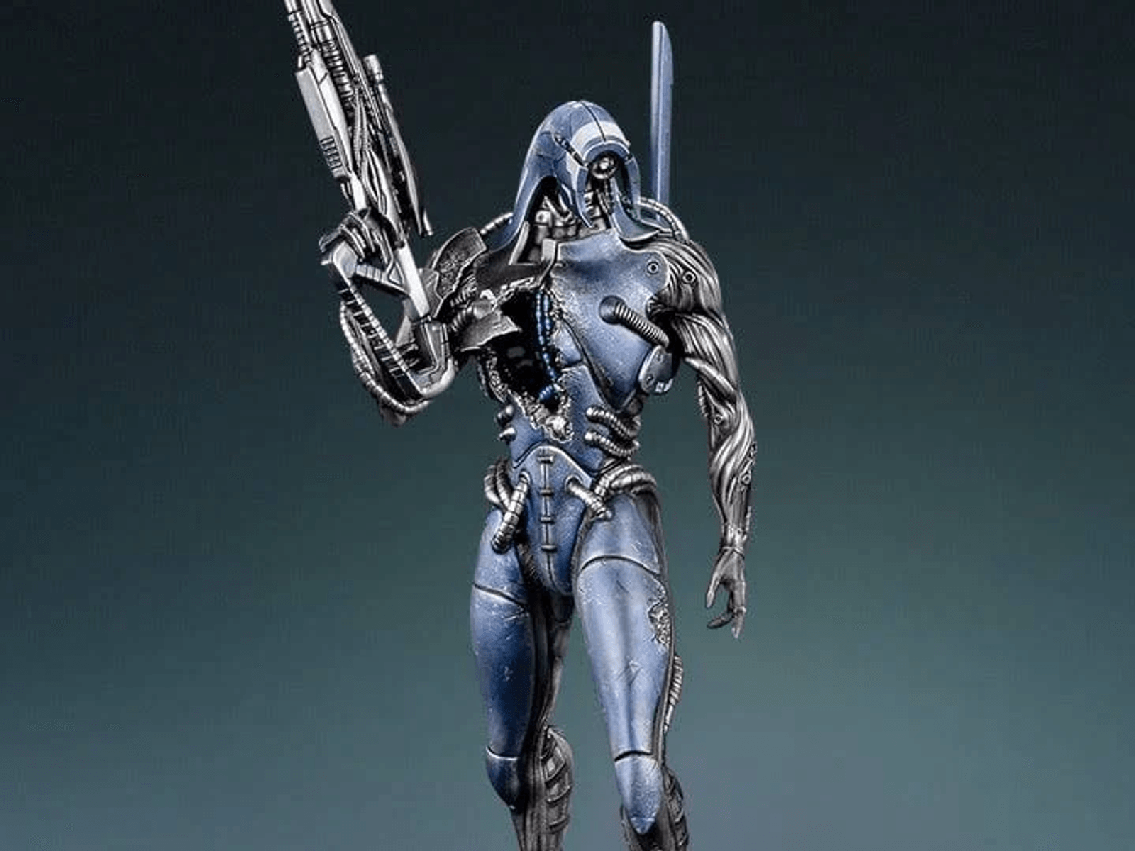 Un cyborg azul sosteniendo un arma sobre un fondo oscuro.