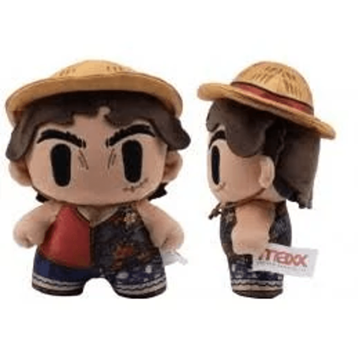 Dos peluches de un personaje con sombrero de paja, camisa roja y azul, y pantalones estampados.
