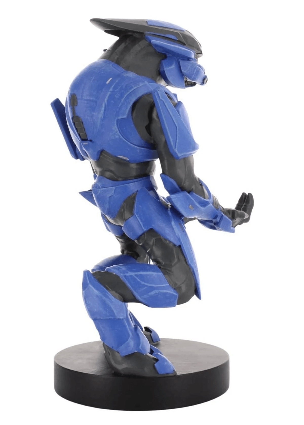 Eine blaue und schwarze Figur eines Kriegers kniet auf einem schwarzen Sockel.