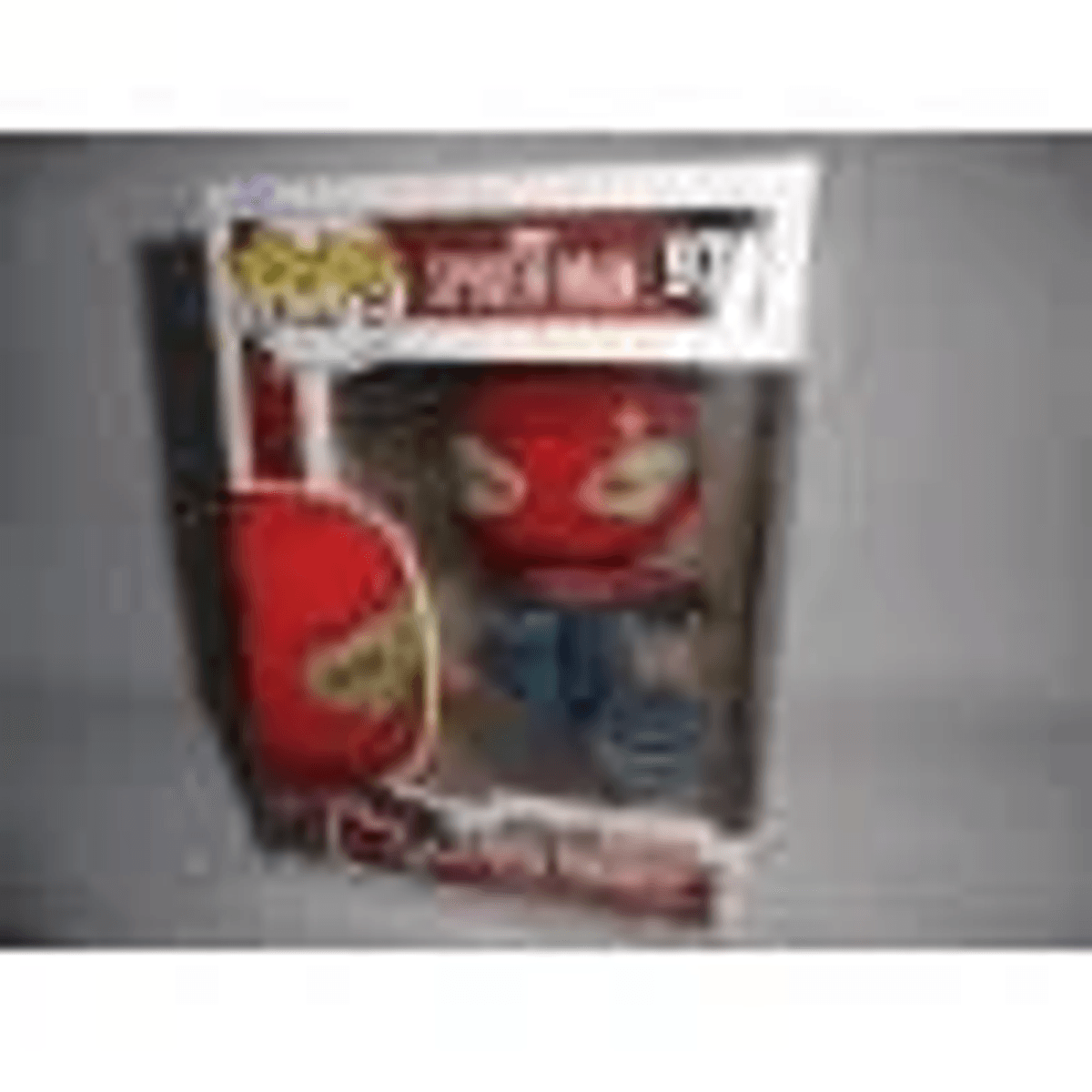 Funko Pop de Spider-Man en caja, con traje rojo y azul.