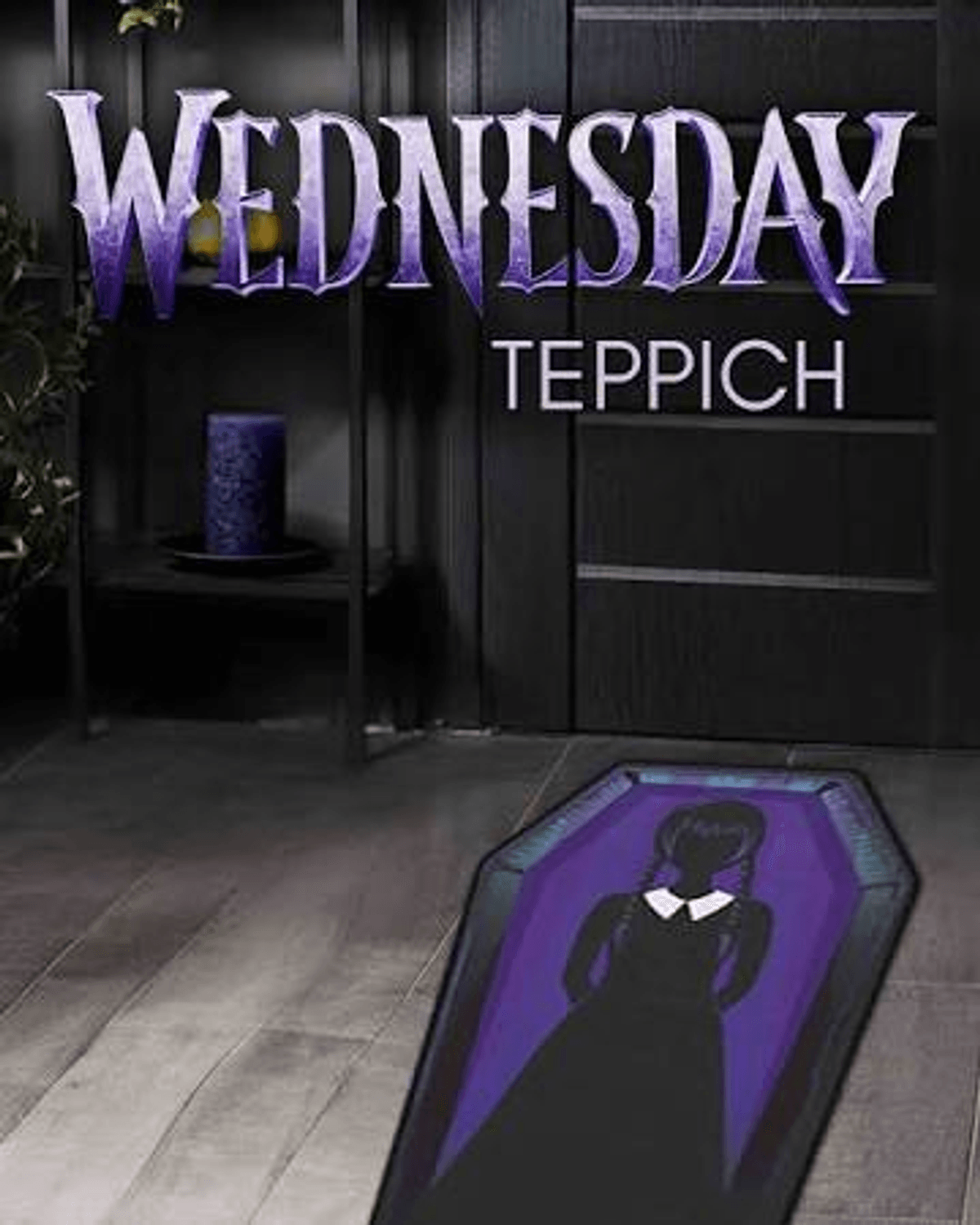 Una alfombra con forma de ataúd de Wednesday Addams frente a una puerta.