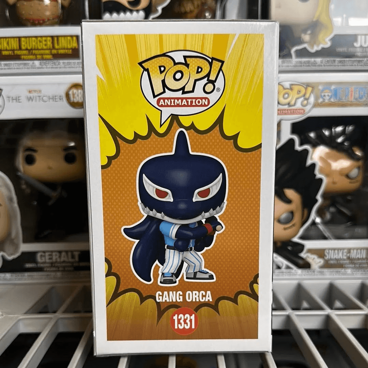 Pop! Animation Gang Orca Figur, Nr. 1331, auf einer orangefarbenen Karte.