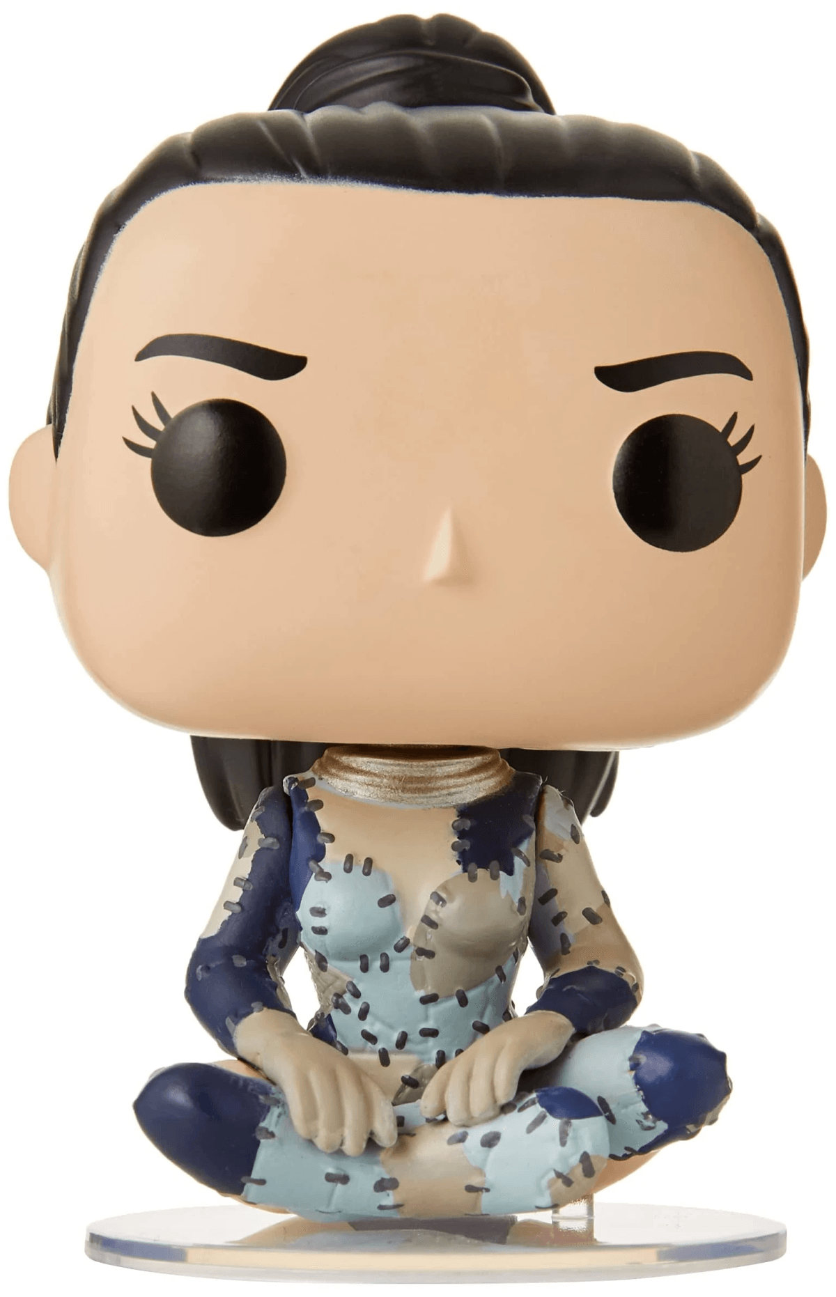 Figura Funko Pop de mujer con traje patchwork sentada con piernas cruzadas.